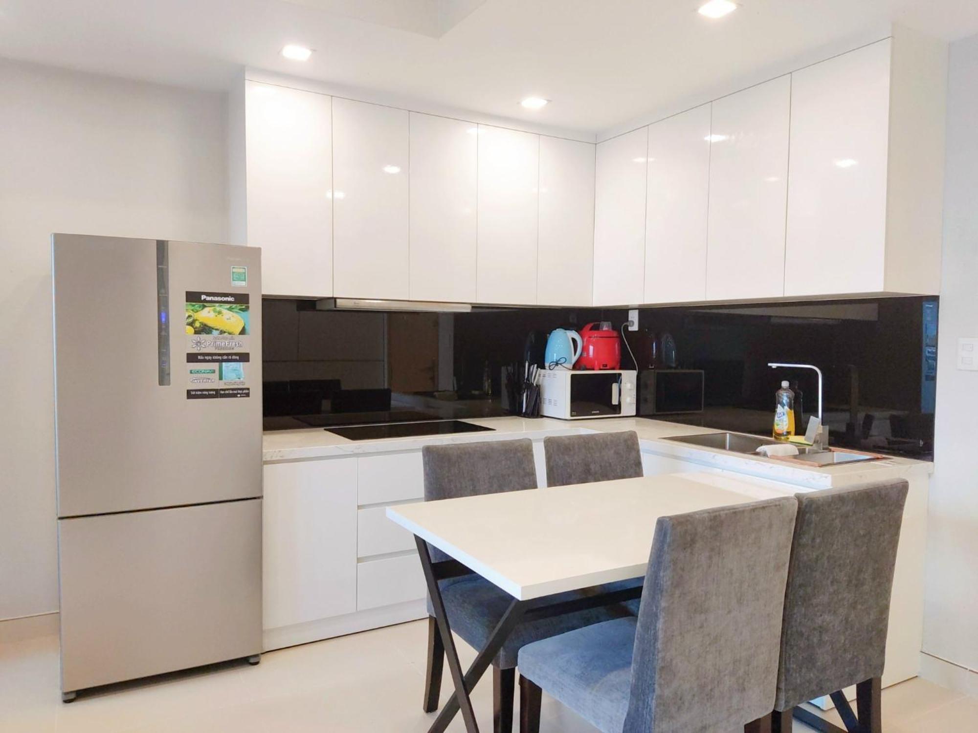 Masteri Thao Dien - Fully Furnished, Swimming Pool, Gym, Shopping Center Apartment *